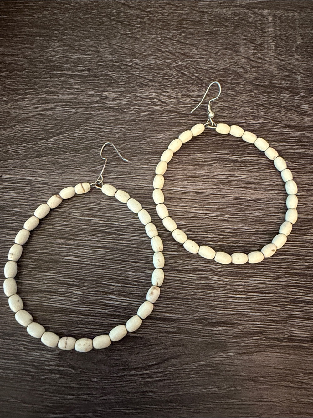 Neutral Bead Hoop Earrings - White/Cream